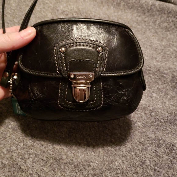Coach black leather wristlet pouch - Picture 3 of 6